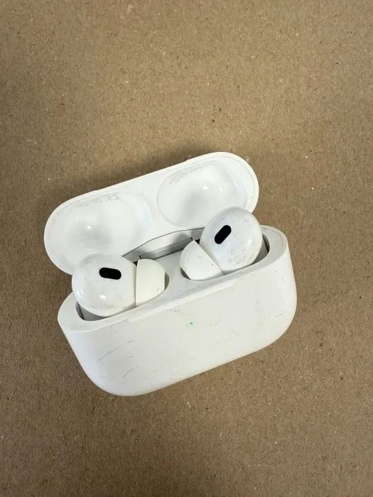 Apple AirPods Pro 2 kartos su Lightning dėklu – atnaujintos