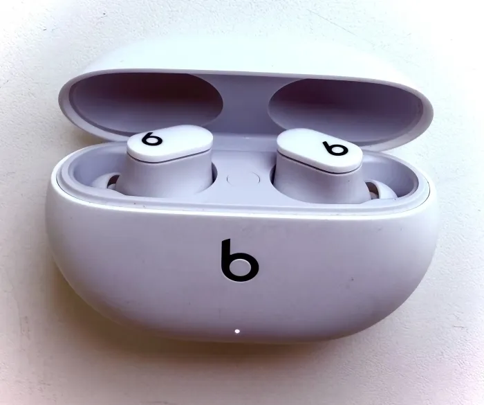 Beats Studio Buds belaidės ausinės – baltos, atnaujintos