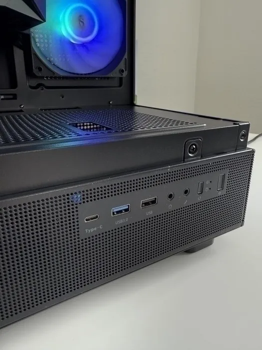 Juodas žaidimų kompiuteris Ryzen 5 5600 / RTX 3070 8 GB / 16 GB RAM / 512 GB NVMe + 2 TB HDD