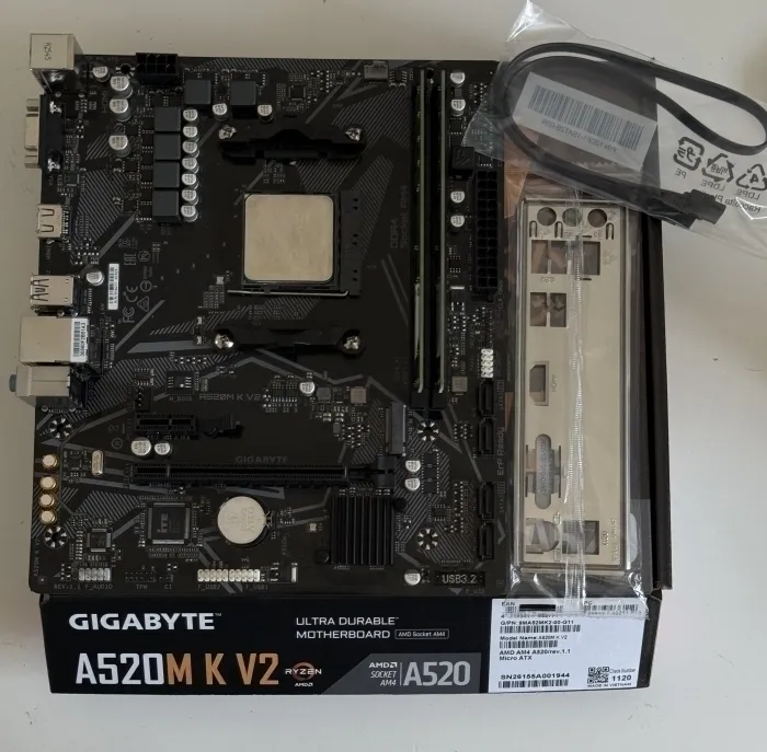Gigabyte A520M K V2 komplektas su Ryzen 5 2600 ir 16 GB DDR4 RAM
