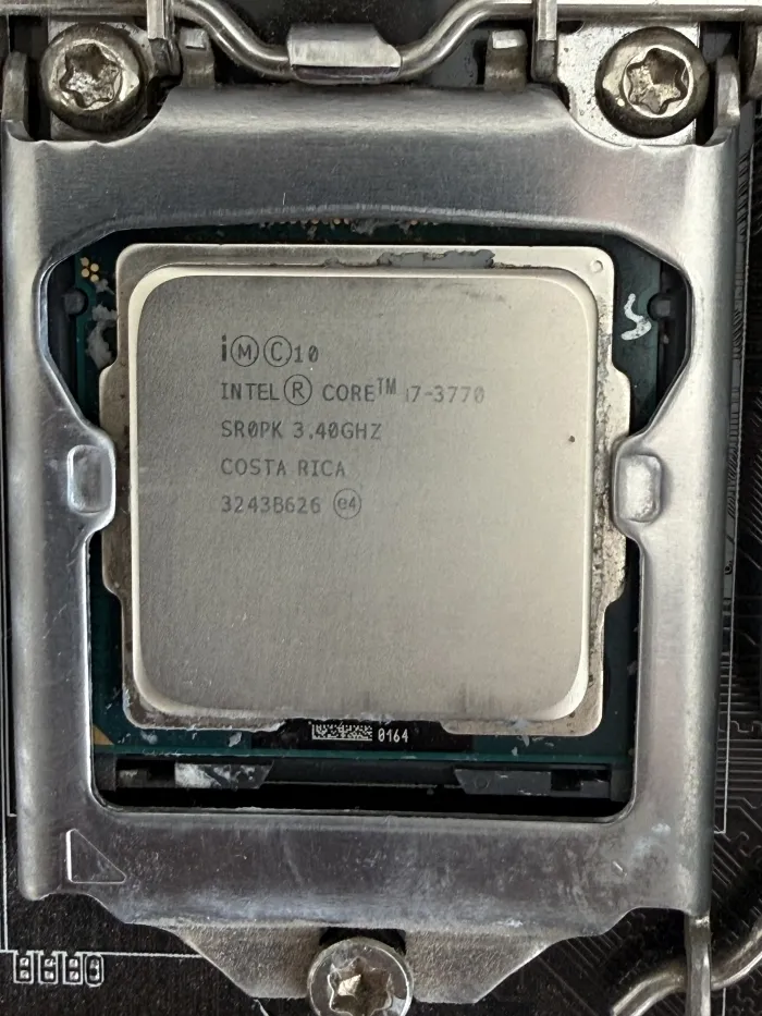 ASUS P8H77-M LE motininės plokštės komplektas su Intel Core i7-3770 3.40 GHz procesoriumi, 16 GB DDR3 RAM ir Intel aušintuvu LGA1155