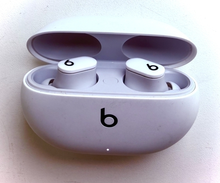 Refurbintos Beats Studio Buds white