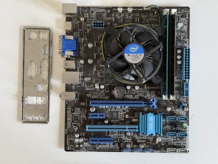 ASUS P8H77-M LE motininės plokštės komplektas su Intel Core i7-3770 3.40 GHz procesoriumi, 16 GB DDR3 RAM ir Intel aušintuvu LGA1155