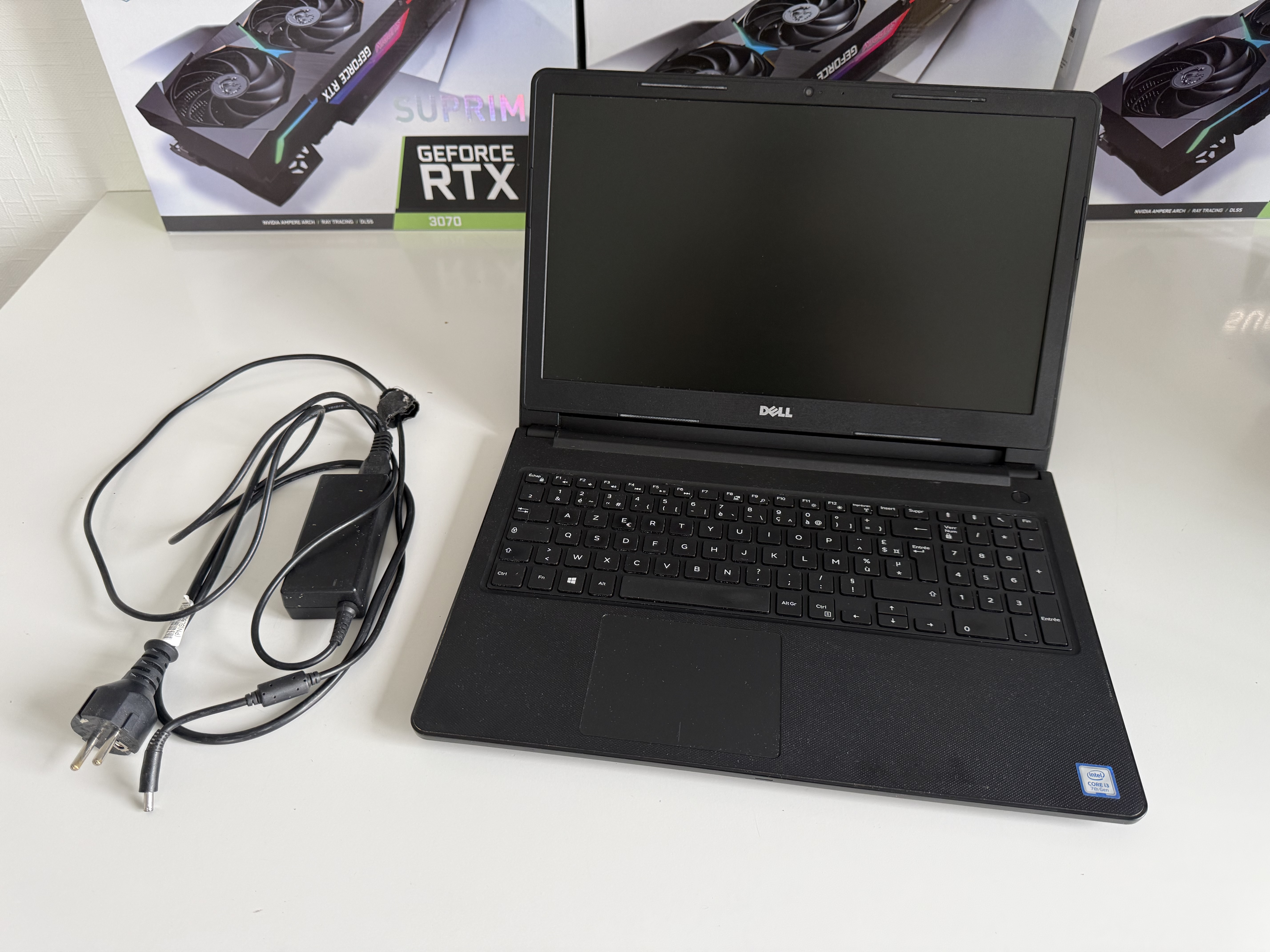 Dell Vostro 15 3568 15.6" i3-7020U / 8GB RAM / 250GB Samsung SSD / Windows 10 Pro
